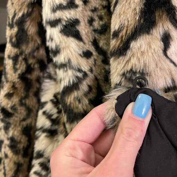 SOLD - Fur Leopard Jacket 🐾 Size Medium [vegan] - Picture 3 of 4